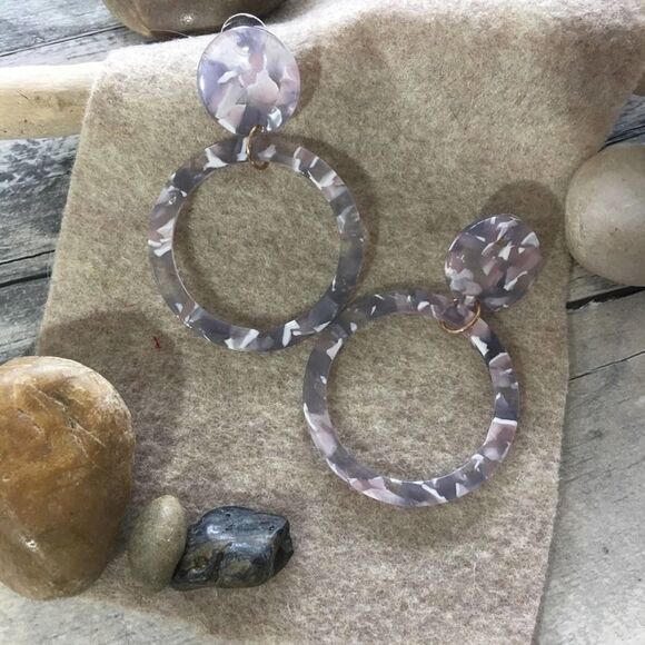 Acrylic hoop earrings  - Picture 2 of 6